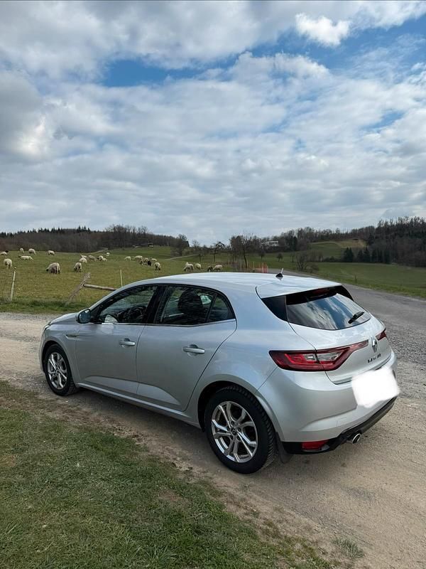 Gebraucht Renault Mégane IV 131 PS (96 kW) 2017 Silber Limousine