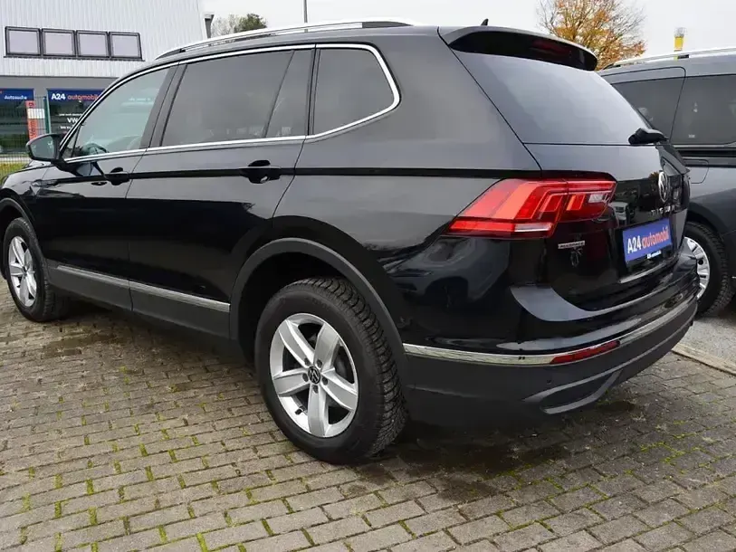 Gebraucht VW Tiguan Allspace Life 150 PS (110 kW) 2022 Deep black perleffekt (metallic) SUV