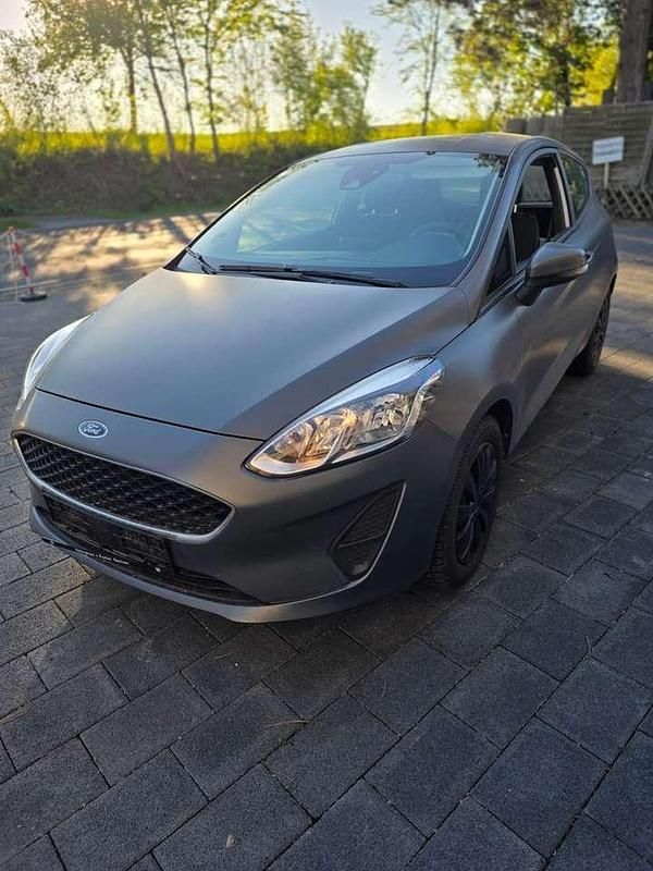Gebraucht Ford Fiesta Trend 71 PS (52 kW) 2018 Frostweiß Kleinwagen