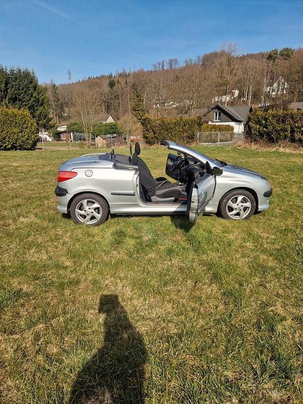 Gebraucht Peugeot 206 109 PS (80 kW) 2002 Silber Cabrio