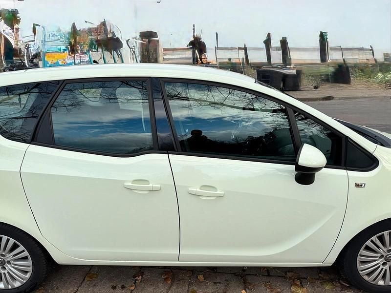 Gebraucht Opel Meriva 120 PS (88 kW) 2013 Weiß Van / Kleinbus