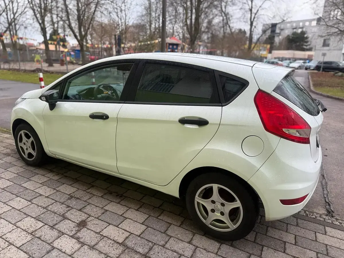 Gebraucht Ford Fiesta 60 PS (44 kW) 2009 Weiß Limousine