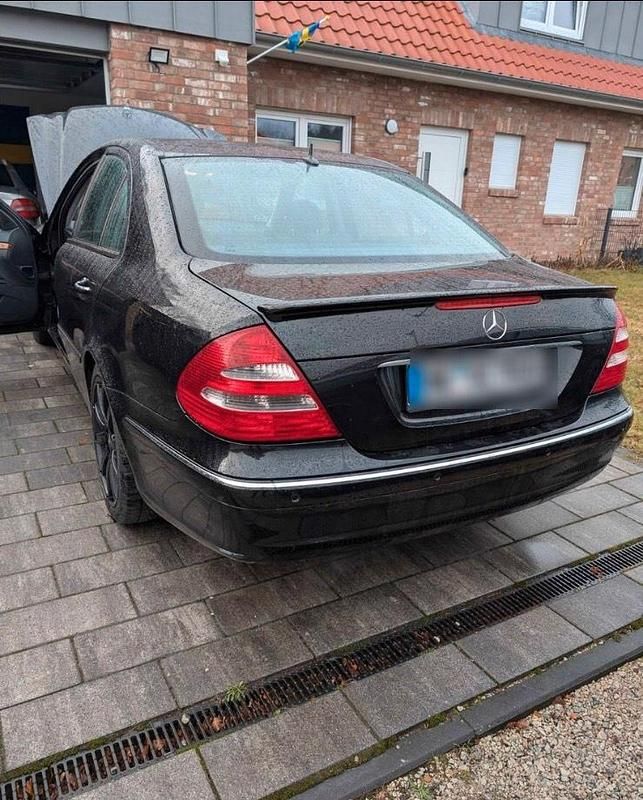 Gebraucht Mercedes E500 2004 Schwarz Limousine