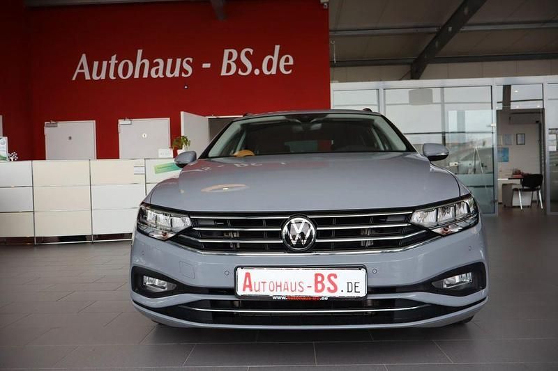 Gebraucht VW Passat 200 PS (147 kW) 2023 Grau Kombi