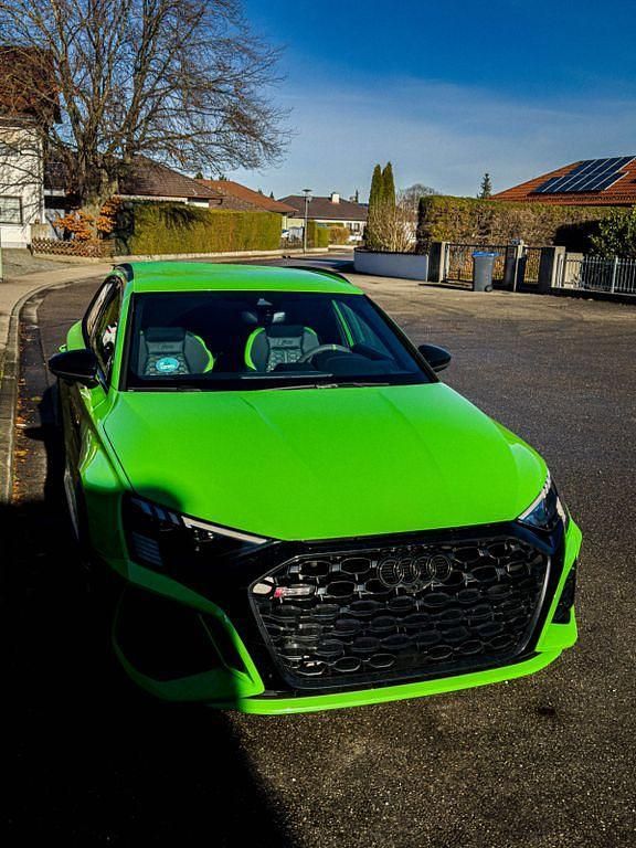 Gebraucht Audi RS3 Sport 400 PS (294 kW) 2023 Grün Limousine
