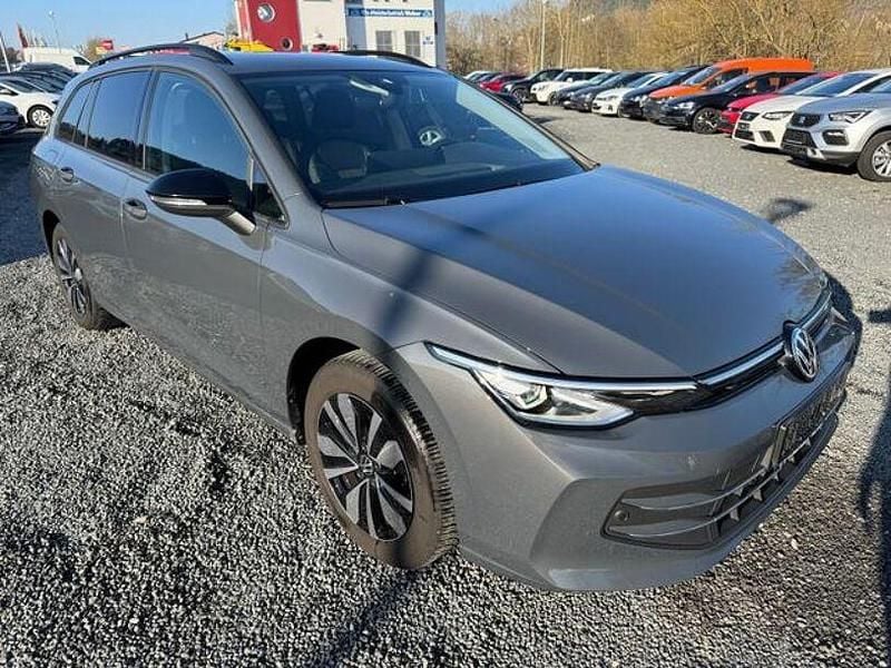 Grau Gebraucht 2024 VW Golf VIII Goal Limousine | 26.949 € (Superpreis) - Bild 1/4