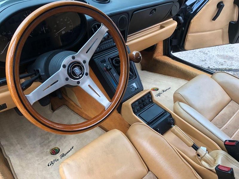 Gebraucht Alfa Romeo Spider 125 PS (91 kW) 1991 Schwarz Cabrio