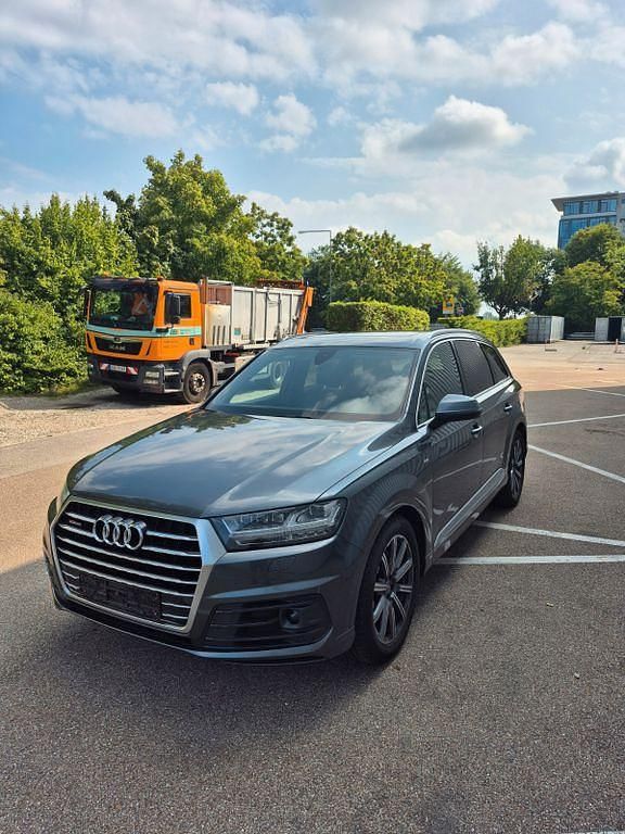 Grau Gebraucht 2017 Audi Q7 Sport SUV | 31.000 € (Fairer Preis) - Bild 1/4