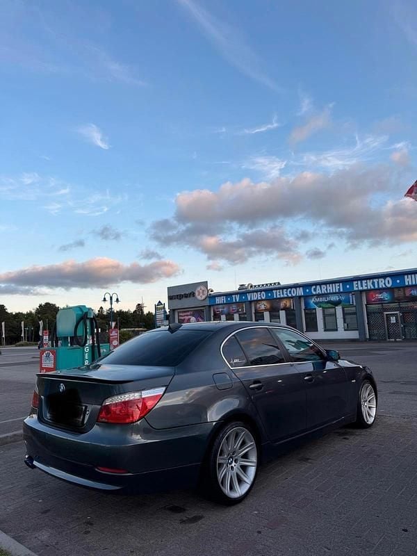 Gebraucht BMW 525 197 PS (144 kW) 2008 Grau Limousine