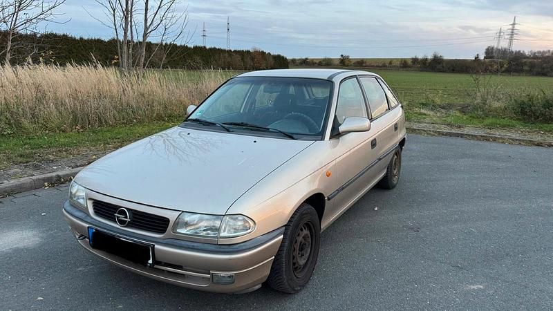 Grau Gebraucht 1997 Opel Astra Kleinwagen | 700 € (Guter Preis) - Bild 1/4