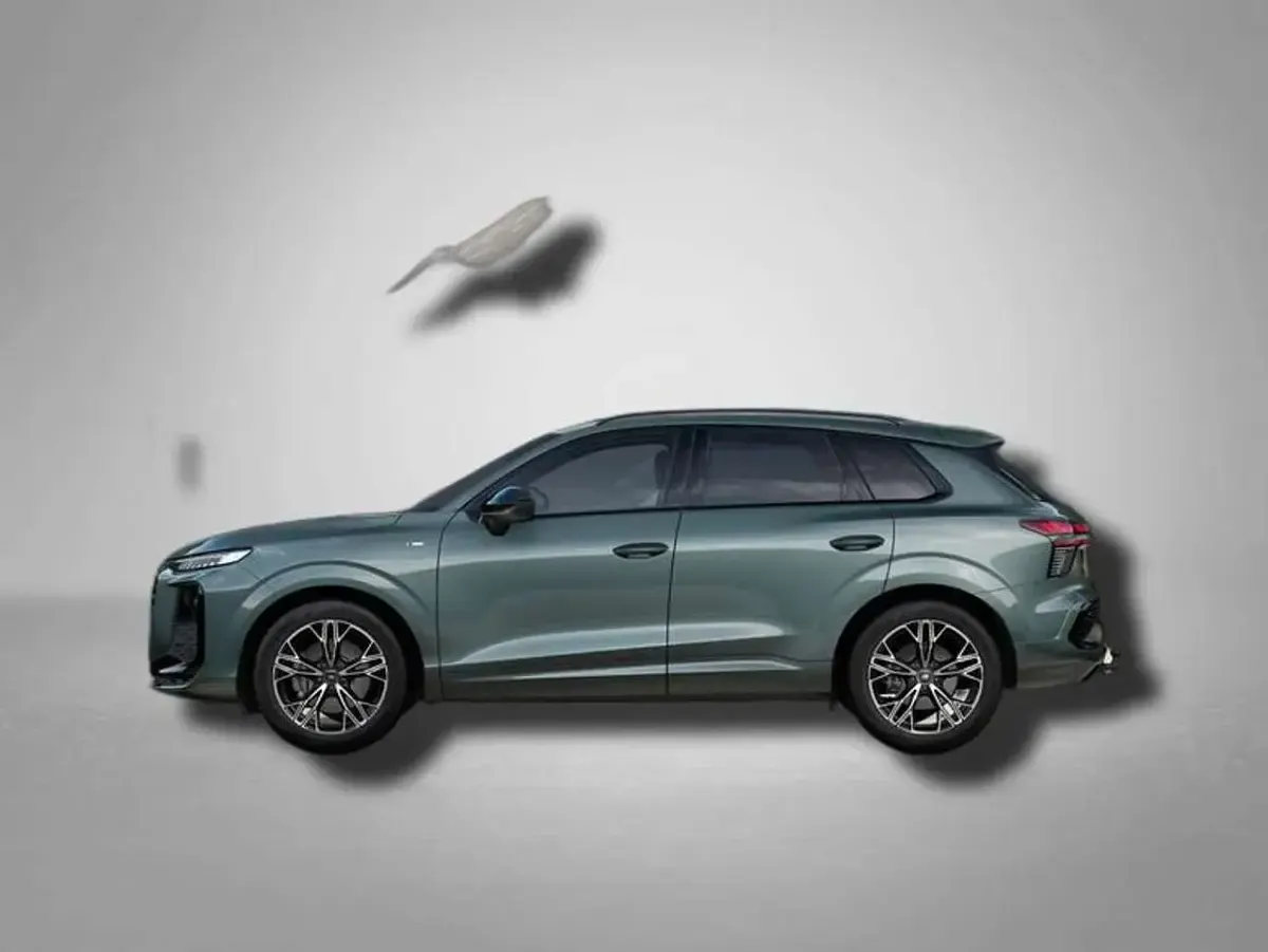 Neu Audi Q3 S-Line 265 PS (194 kW) 2025 Daytonagrau perleffekt SUV