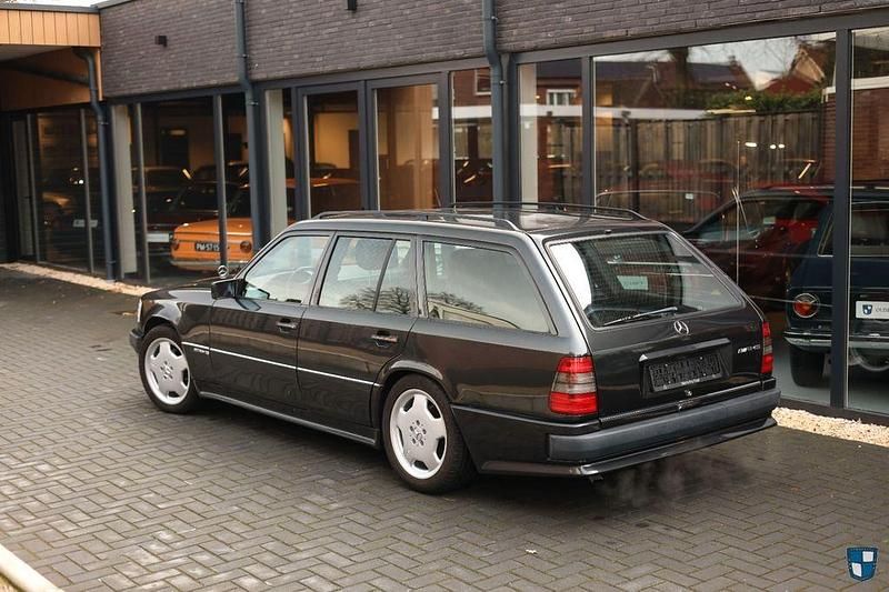 Gebraucht Mercedes E300 AMG 272 PS (200 kW) 1991 Schwarz Kombi