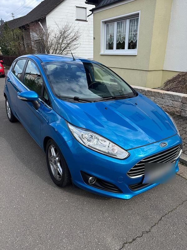 Gebraucht Ford Fiesta 100 PS (73 kW) 2013 Blau Kleinwagen