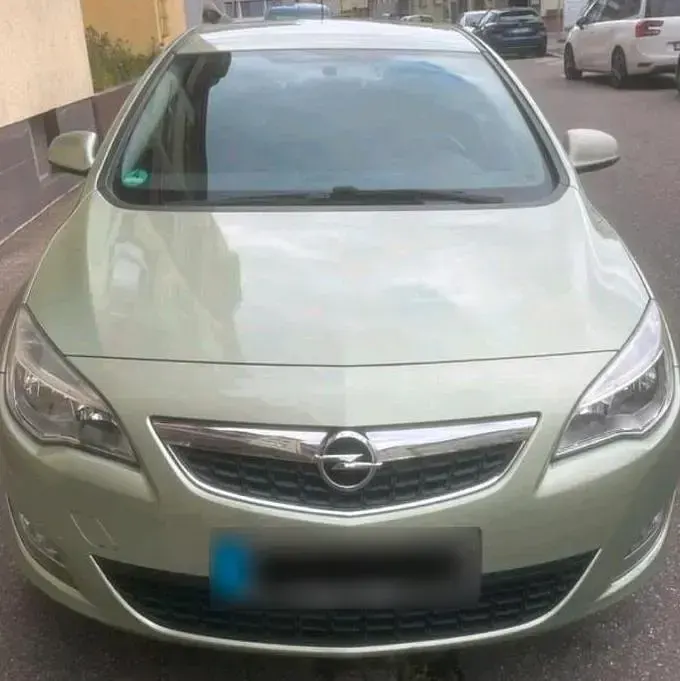 Gebraucht Opel Astra 140 PS (102 kW) 2011 Grün Kombi