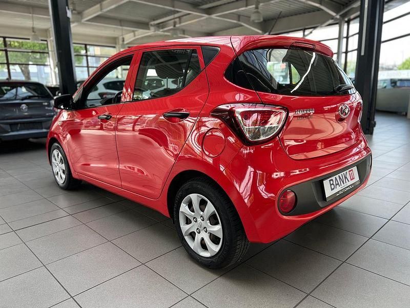 Gebraucht Hyundai i10 Pure 67 PS (49 kW) 2019 Rot Kleinwagen