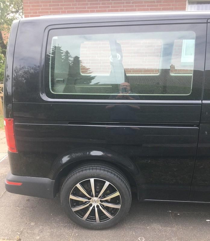 Gebraucht VW T6 Trendline 102 PS (75 kW) 2016 Schwarz Van