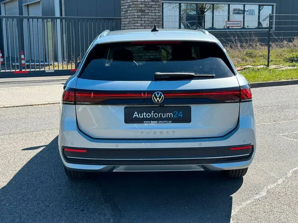 Gebraucht VW Passat Business 150 PS (110 kW) 2024 Silber Kombi