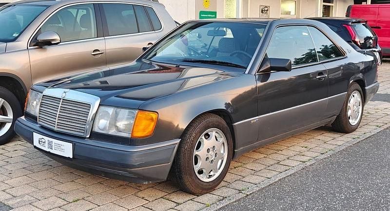 Schwarz Gebraucht 1991 Mercedes 230 Sportline | 3.500 € - Bild 1/4