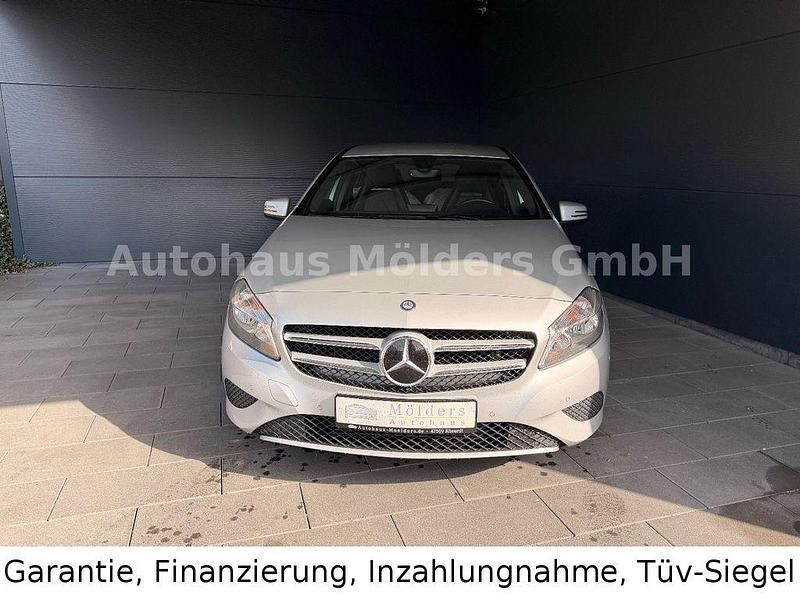 Gebraucht Mercedes A180 122 PS (89 kW) 2014 Silber Kleinwagen