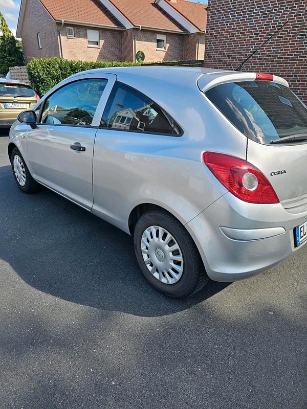 Grau Gebraucht 2009 Opel Corsa Kleinwagen | 2.300 € (Fairer Preis) - Bild 1/4