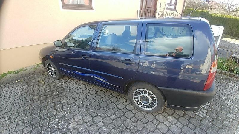 Used VW Polo 60 HP (44 kW) 2000 Blue Estate