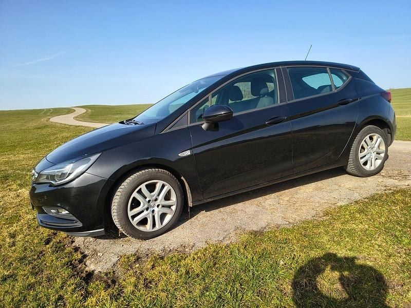 Gebraucht Opel Astra Edition 125 PS (91 kW) 2018 Schwarz Limousine