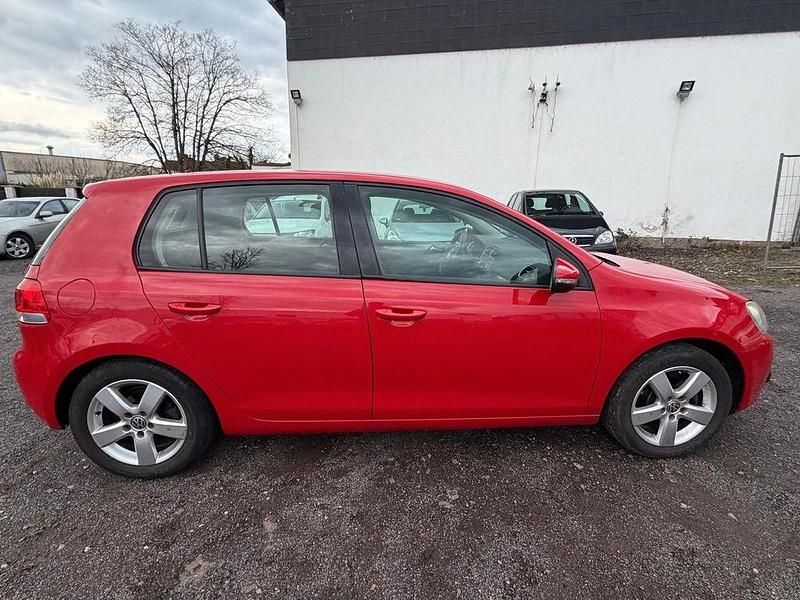 Gebraucht VW Golf VI Trendline 80 PS (58 kW) 2009 Rot Kleinwagen