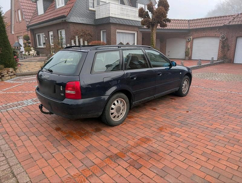 Gebraucht Audi A4 102 PS (75 kW) 2000 Blau Kombi