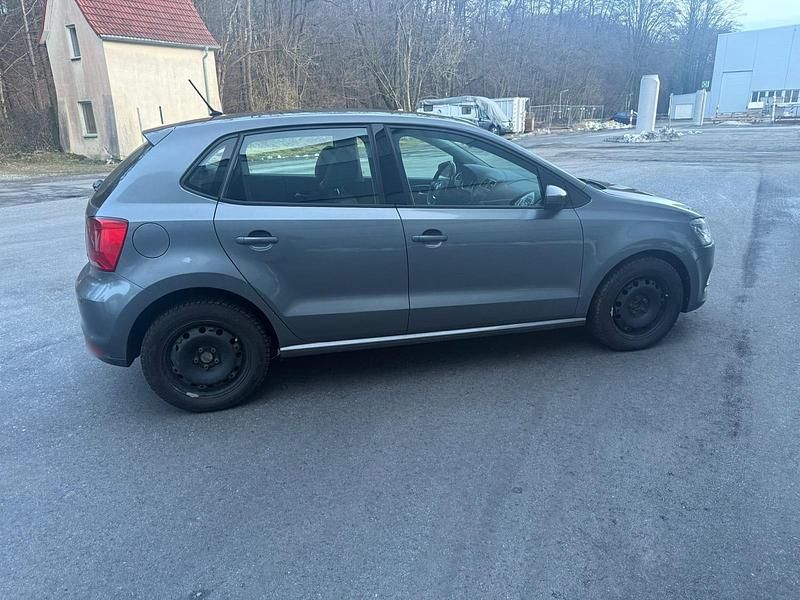 Gebraucht VW Polo 90 PS (66 kW) 2015 Grau Kleinwagen