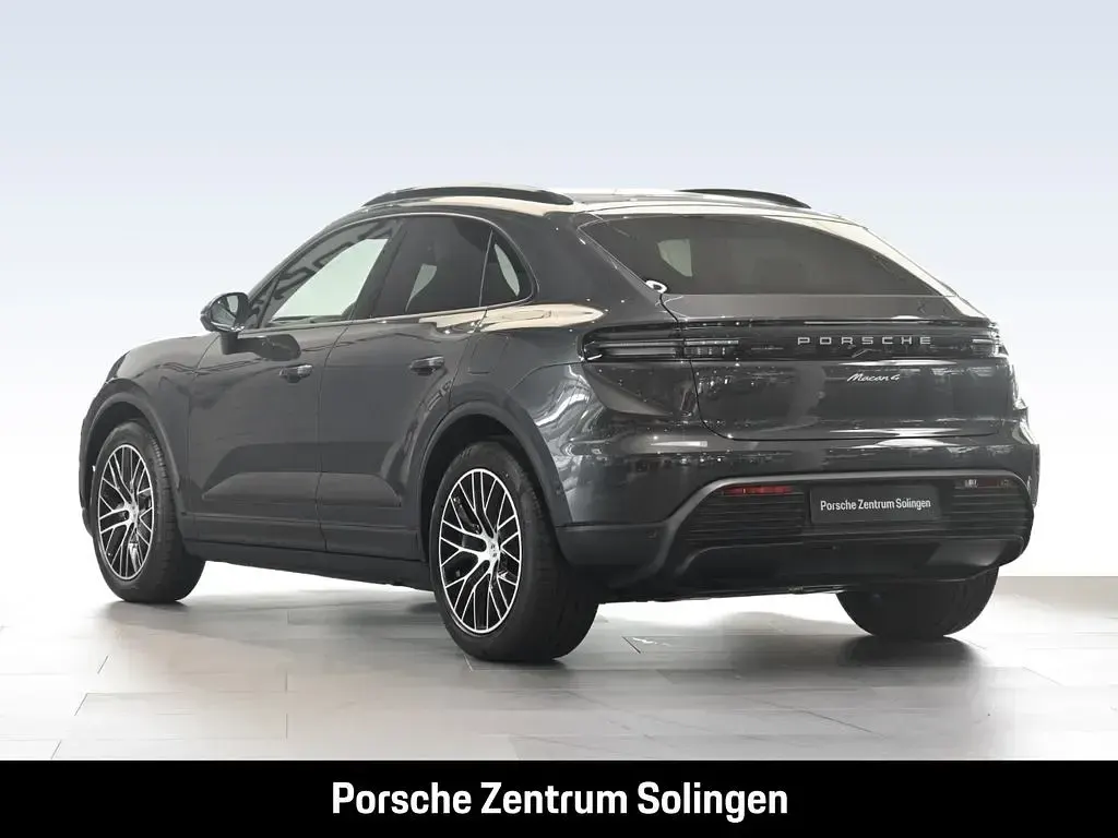 Neu Porsche Macan 4 Electric 300 kW (408 PS) 2026 Silber SUV