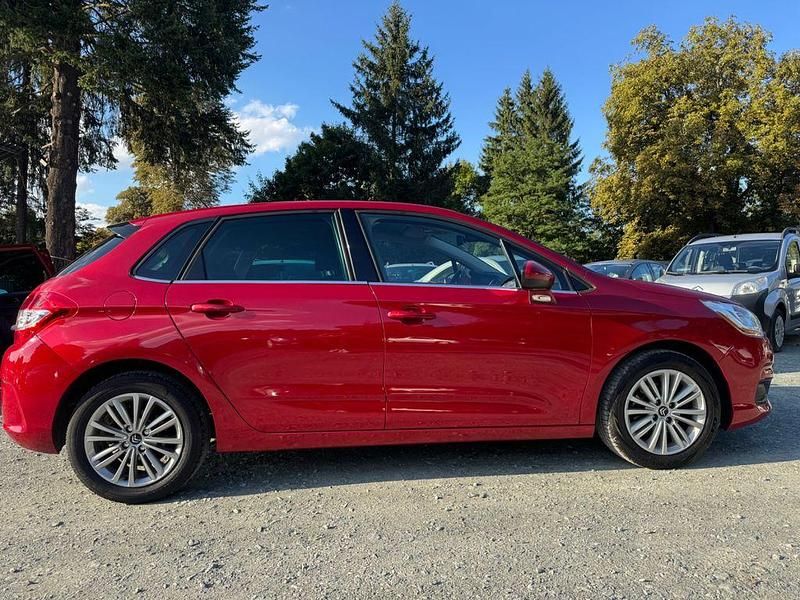 Gebraucht Citroën C4 Tendance 120 PS (88 kW) 2011 Rot Limousine