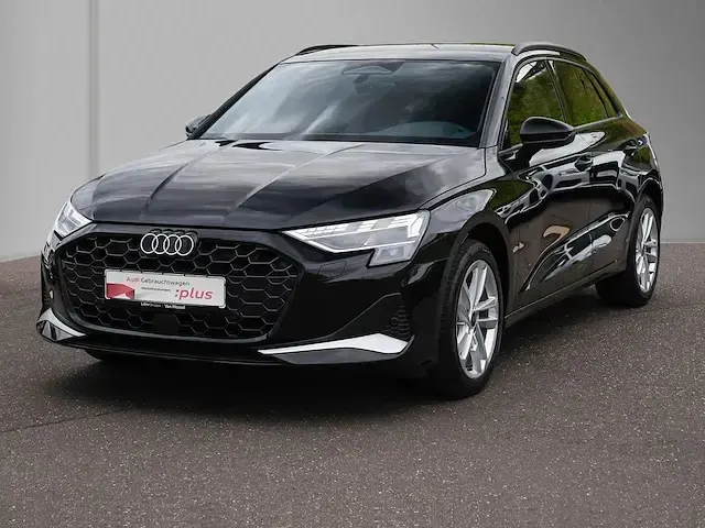Gebraucht Audi A3 Ambiente 116 PS (85 kW) 2025 Mythosschwarz metallic Limousine