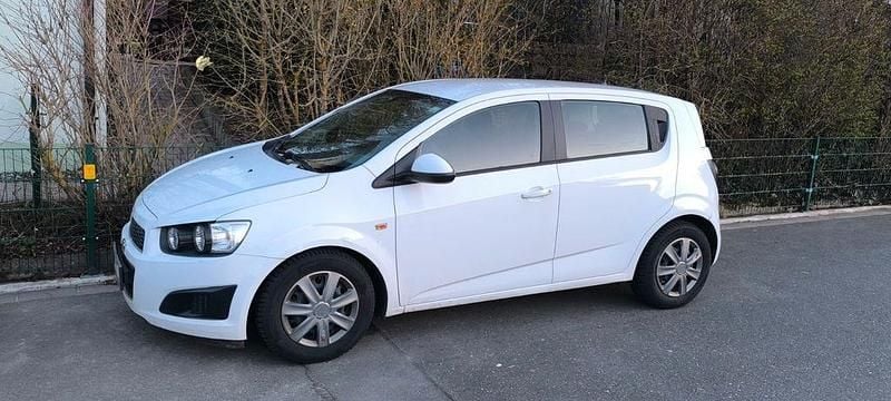 Gebraucht Chevrolet Aveo 86 PS (63 kW) 2013 Weiß Kleinwagen