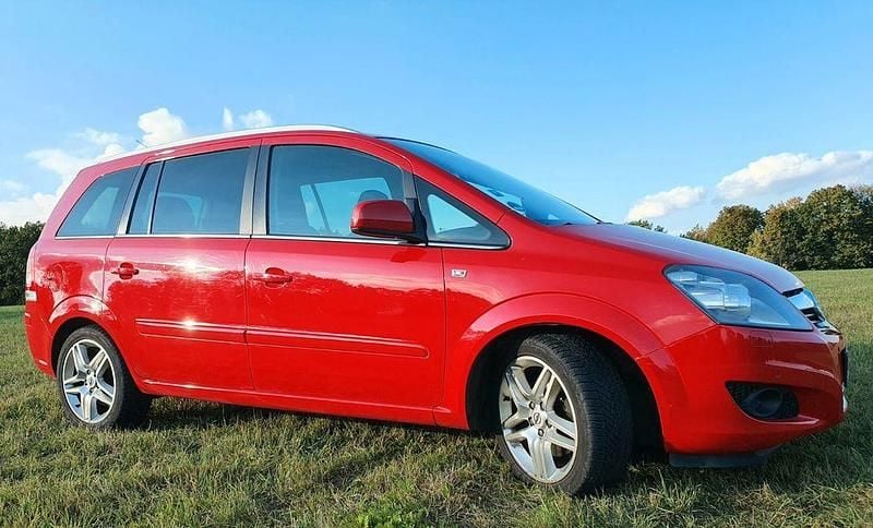 Rot Gebraucht 2014 Opel Zafira Family Van / Kleinbus | 4.999 € (Guter Preis) - Bild 1/4