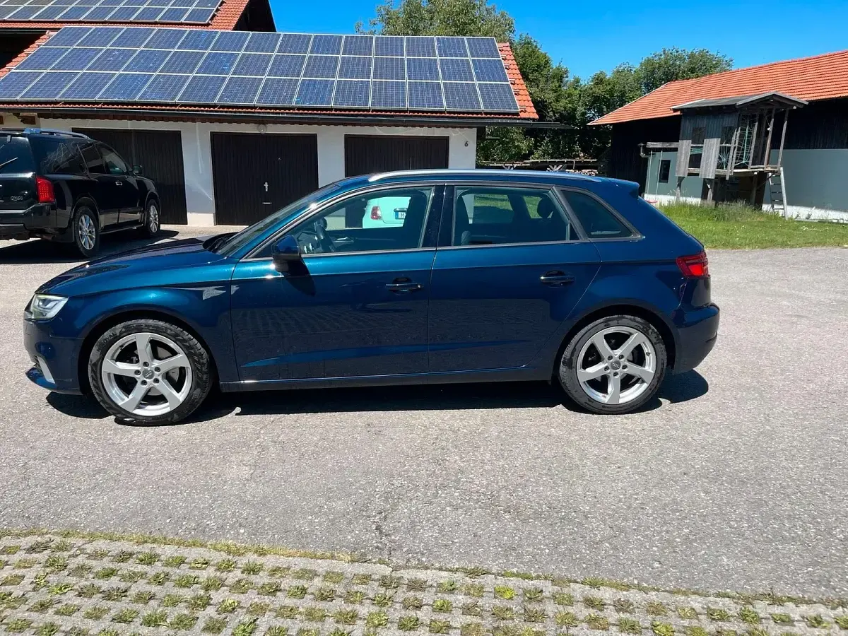 Gebraucht Audi A3 115 PS (84 kW) 2019 Blau Limousine