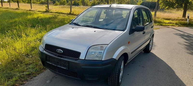 Silber Gebraucht 2003 Ford Fusion Limousine | 1.400 € (Fairer Preis) - Bild 1/4