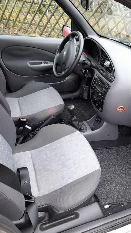 Gebraucht Ford Fiesta 60 PS (44 kW) 2000 Silber Kleinwagen
