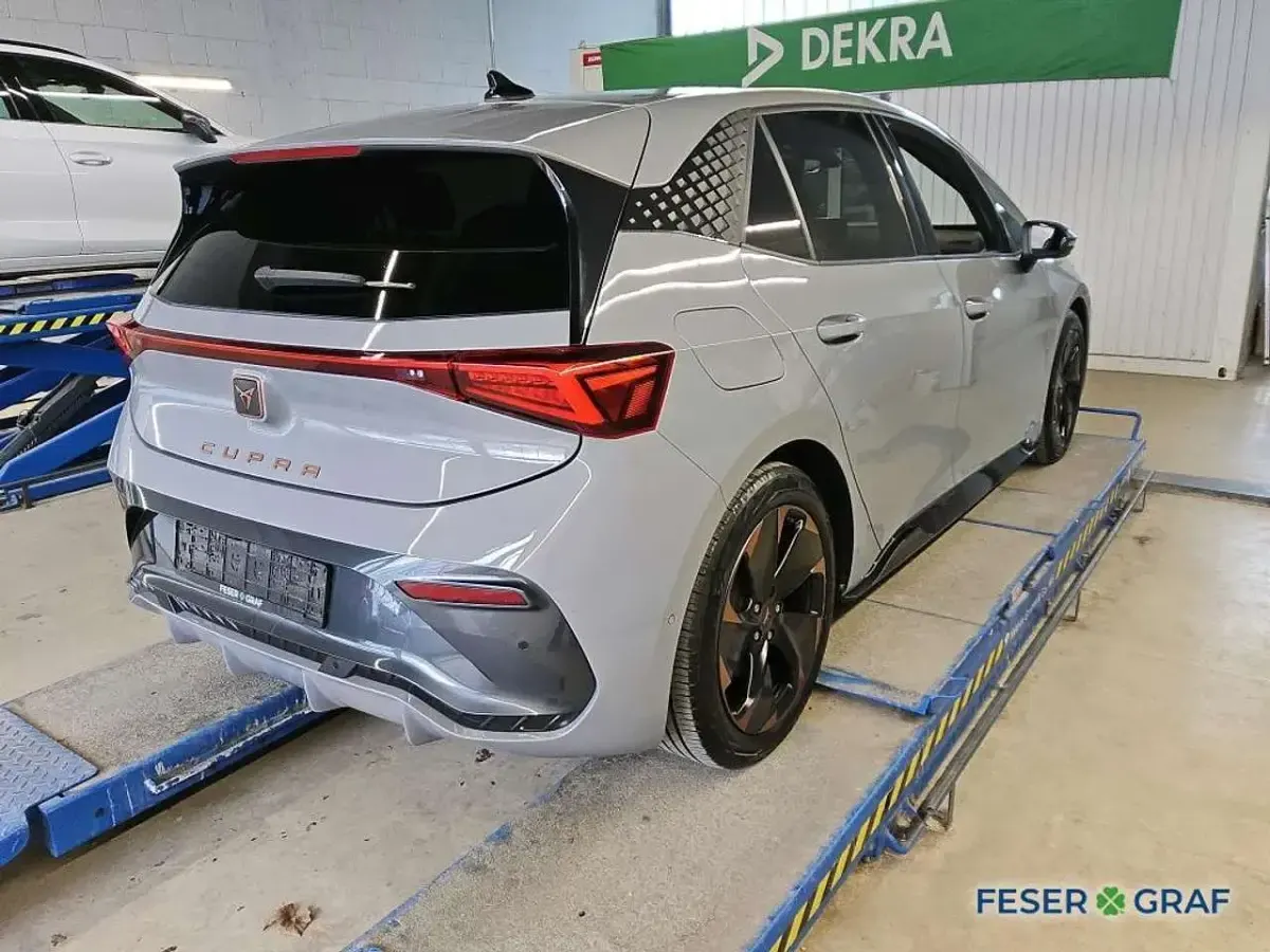 Gebraucht Cupra Born 150 kW (204 PS) 2024 Vaporgrau Kleinwagen