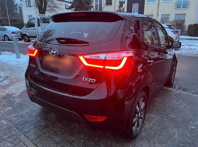 Gebraucht Hyundai ix20 Classic 90 PS (66 kW) 2017 Schwarz Kleinwagen