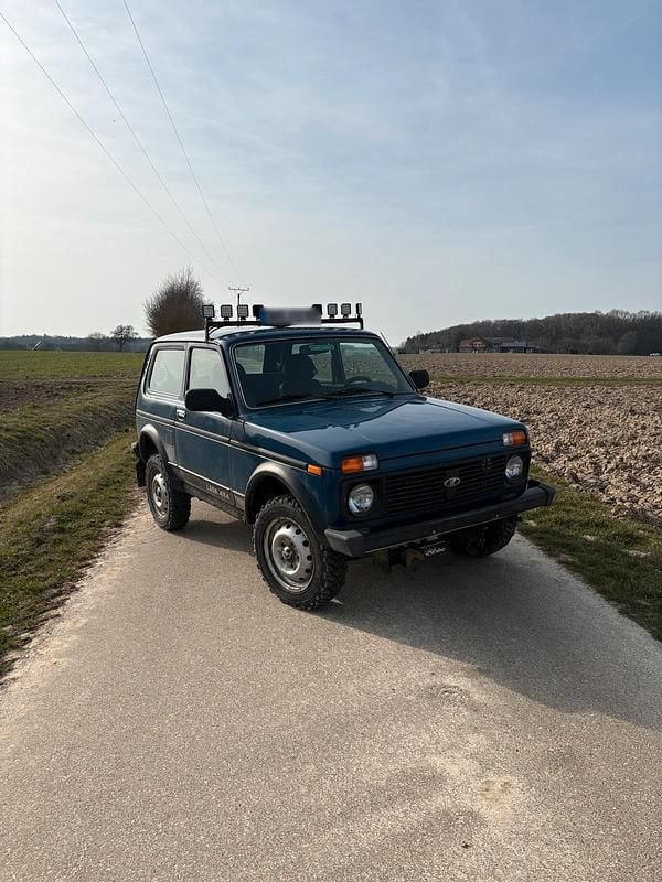 Gebraucht Lada niva 82 PS (60 kW) 2013 Grün SUV