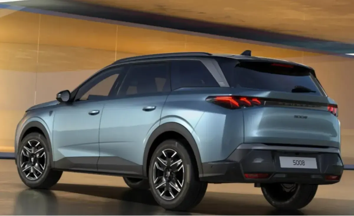 Neu Peugeot 5008 GT 145 PS (106 kW) 2026 Ingaro blau metallic SUV