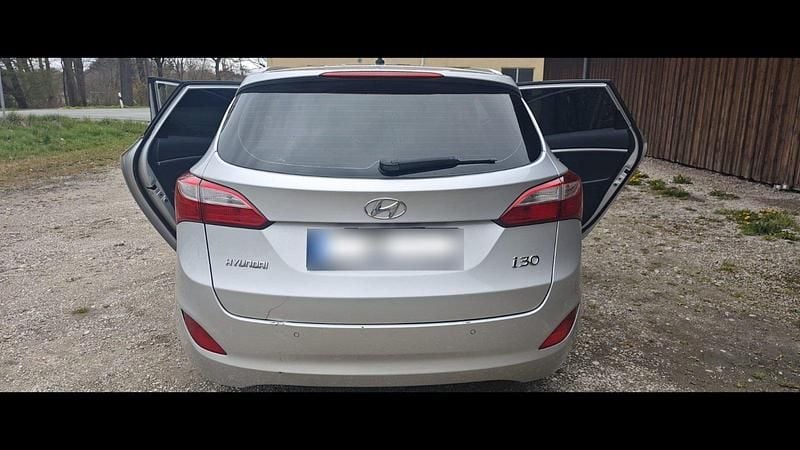Gebraucht Hyundai i30 110 PS (80 kW) 2016 Silber Kombi