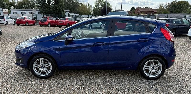 Gebraucht Ford Fiesta Titanium 101 PS (74 kW) 2014 Blau Kleinwagen
