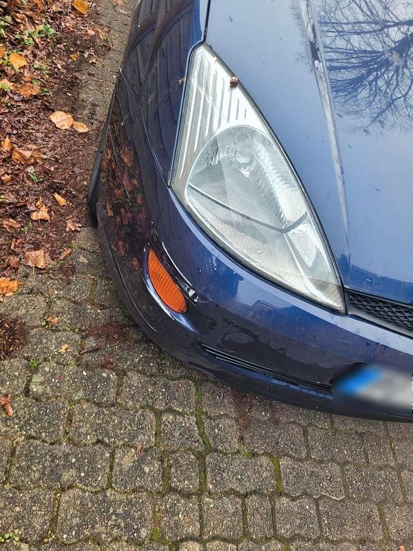 Gebraucht Ford Focus Trend 101 PS (74 kW) 2001 Blau Limousine