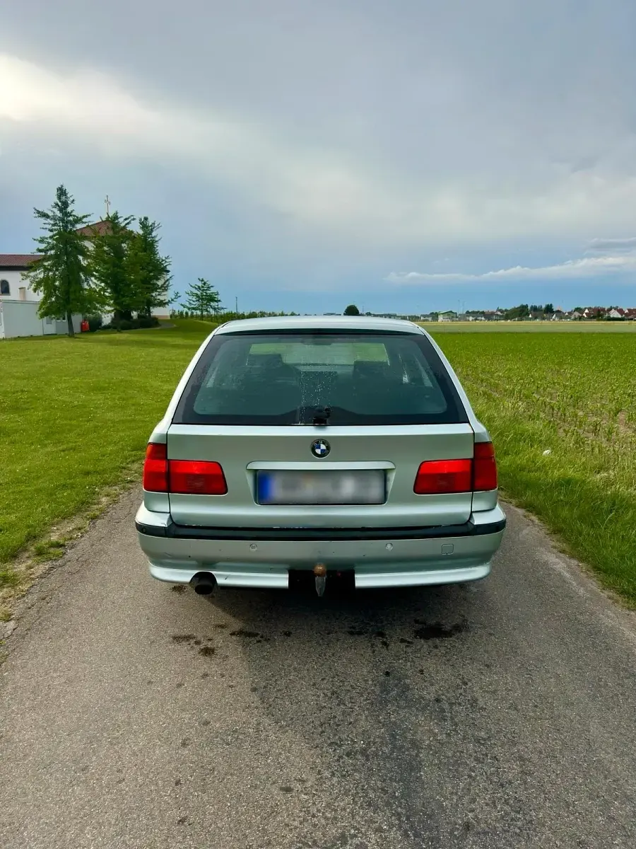 Gebraucht BMW 523 170 PS (125 kW) 1999 Blau Kombi