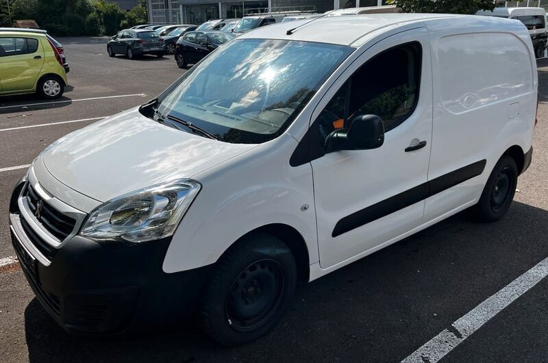 Weiß Gebraucht 2018 Peugeot Partner Van / Kleinbus | 7.990 € (Fairer Preis) - Bild 1/4