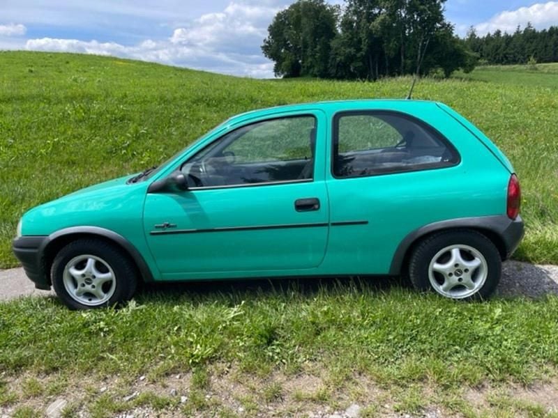 Grün Gebraucht 1996 Opel Corsa Kleinwagen | 1.400 € (Fairer Preis) - Bild 1/4