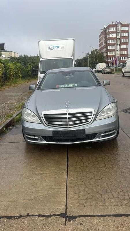 Grau Gebraucht 2011 Mercedes S600L Limousine | 34.500 € - Bild 1/4
