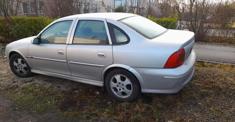 Gebraucht Opel Vectra Edition 116 PS (85 kW) 2000 Silber Limousine