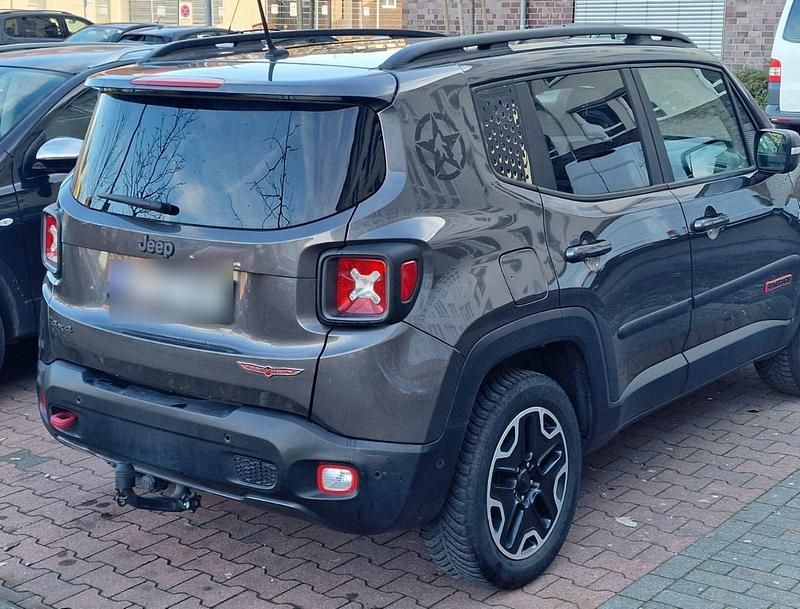 Gebraucht Jeep Renegade 170 PS (125 kW) 2016 Schwarz SUV